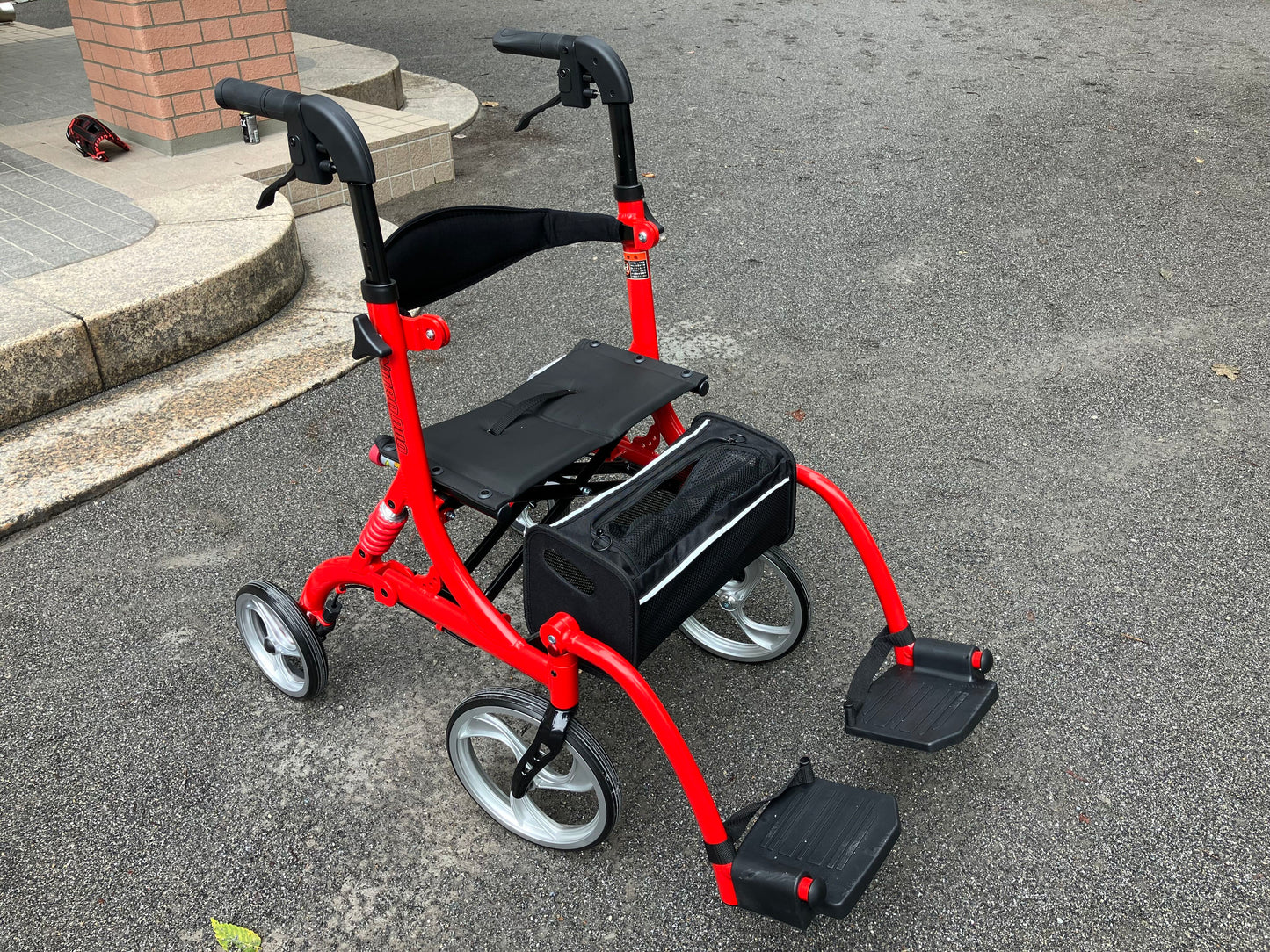 ニトロデュオ ～介助車としても使える歩行車～
