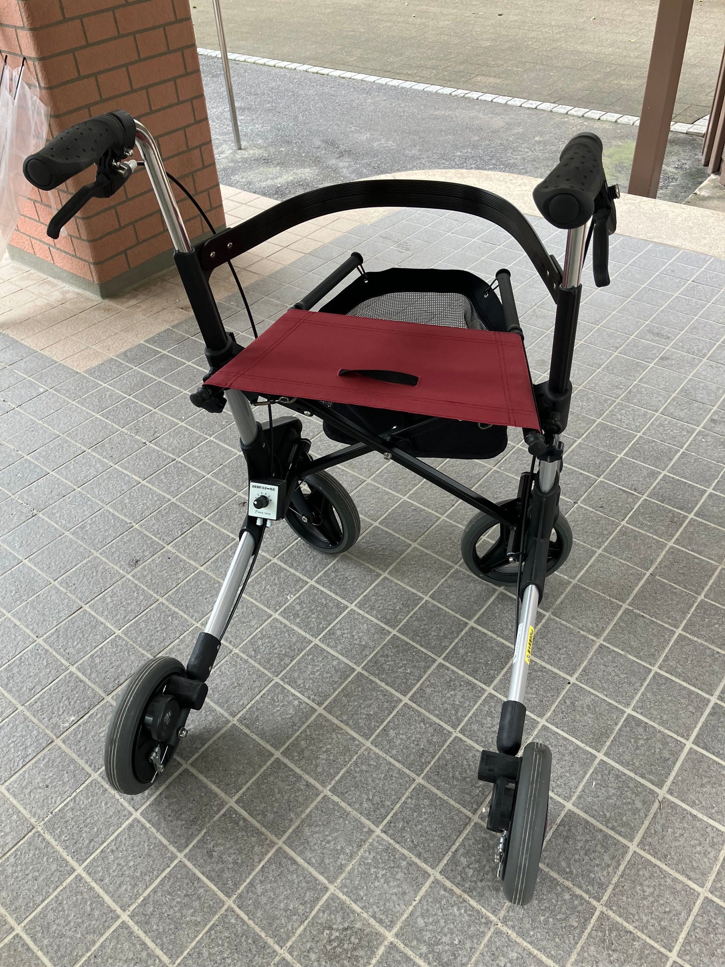 ナイスウォーカー ～自動ブレーキ付き歩行器～