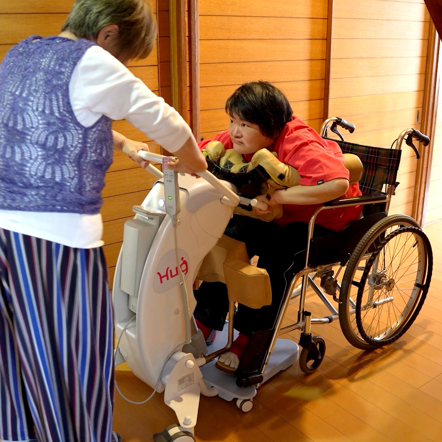 移乗支援サポートロボット Hug T1（ハグ）～ベッドや車椅子への移動も安心！～